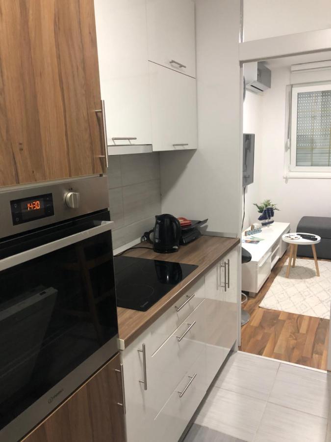 Welcome To The Apartment Mesic- Airport SJJ Buitenkant foto