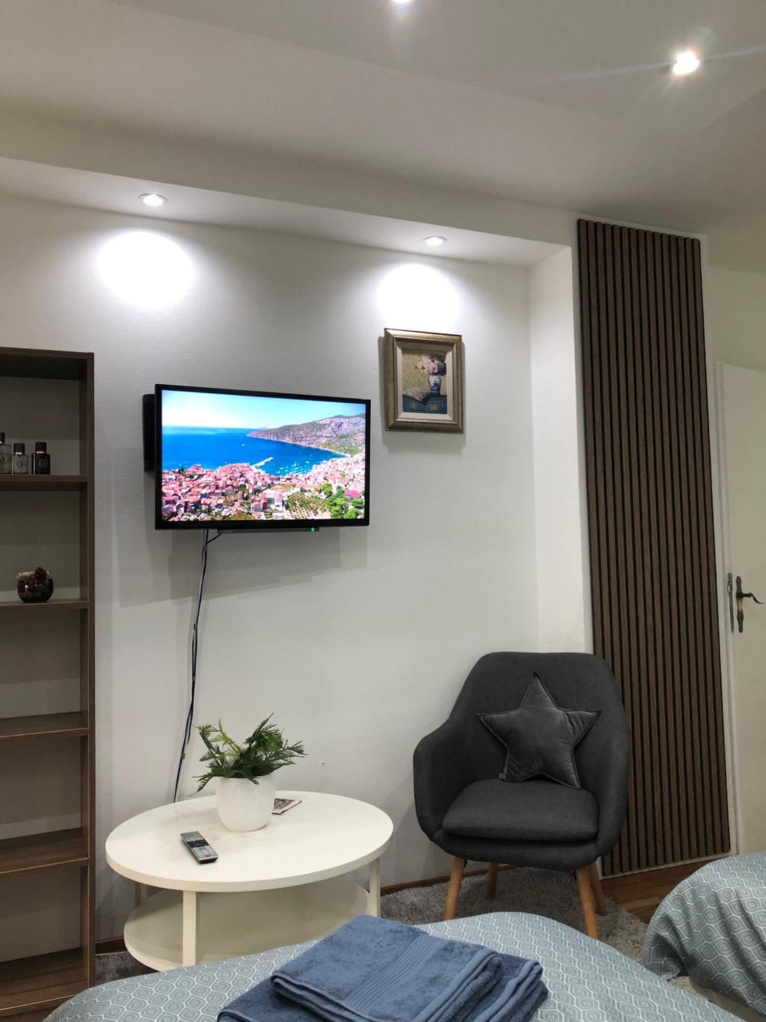 Welcome To The Apartment Mesic- Airport SJJ Buitenkant foto